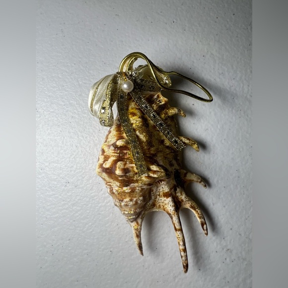 Whelk Shell Christmas Hanging Figurine Ornament Glitter Tan Bow - Picture 4 of 6